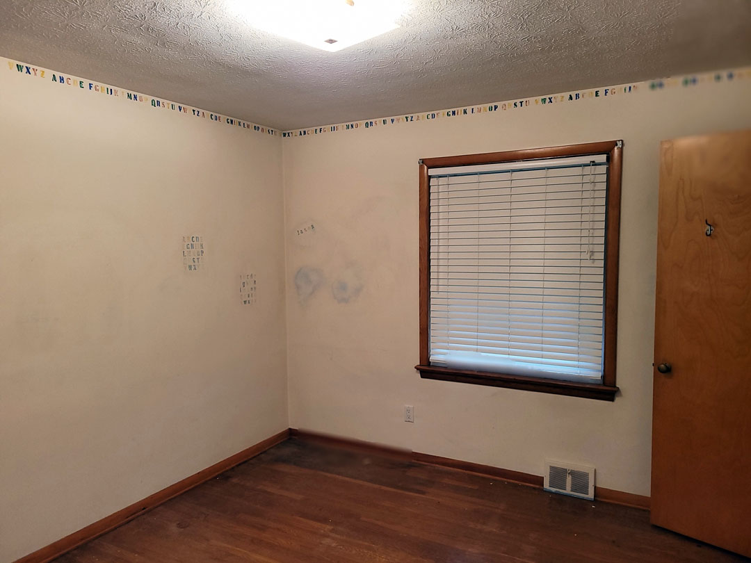 412 E 314th St bedroom