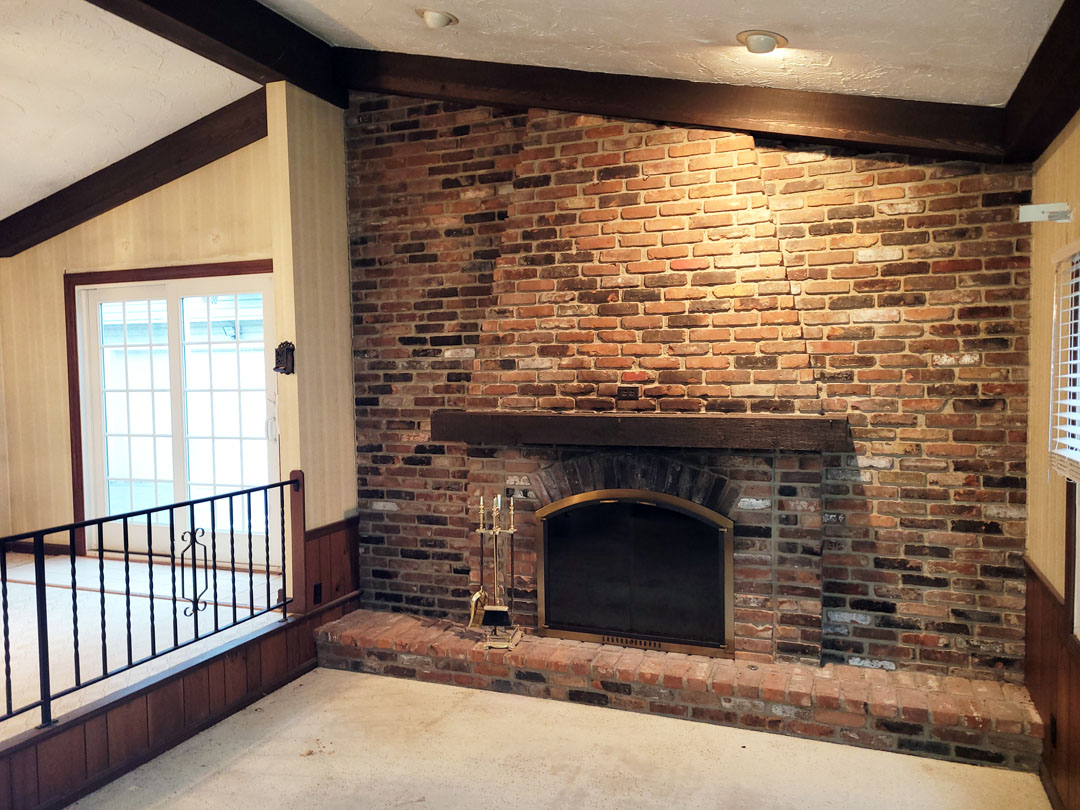 412 E 314th St family room 2