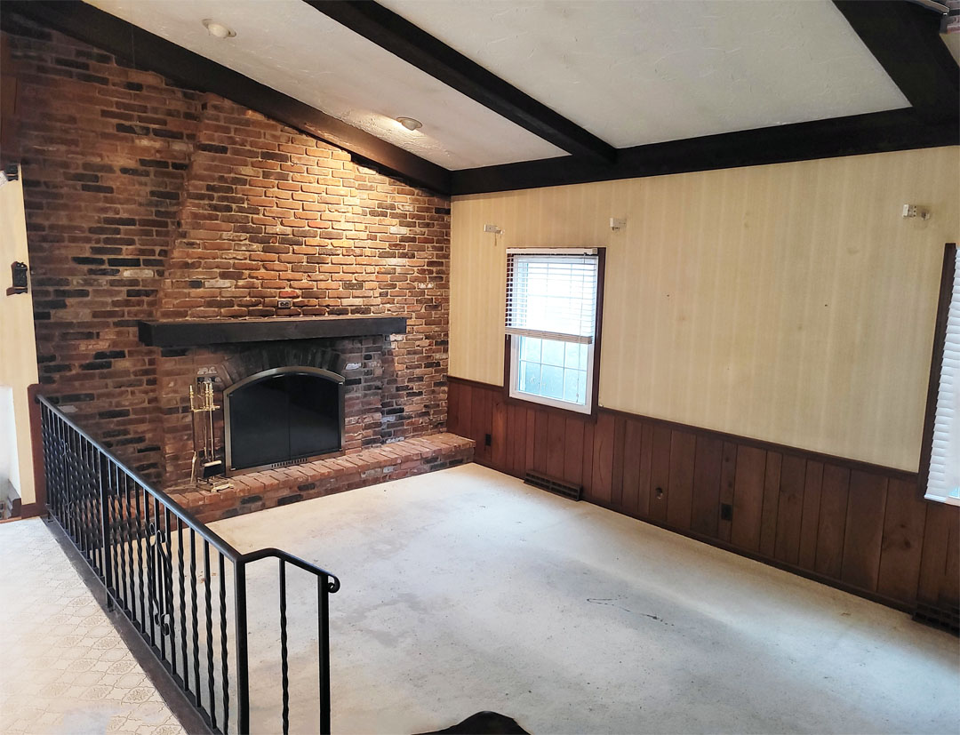 412 E 314th St family room