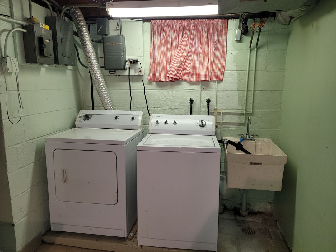 412 E 314th St laundry