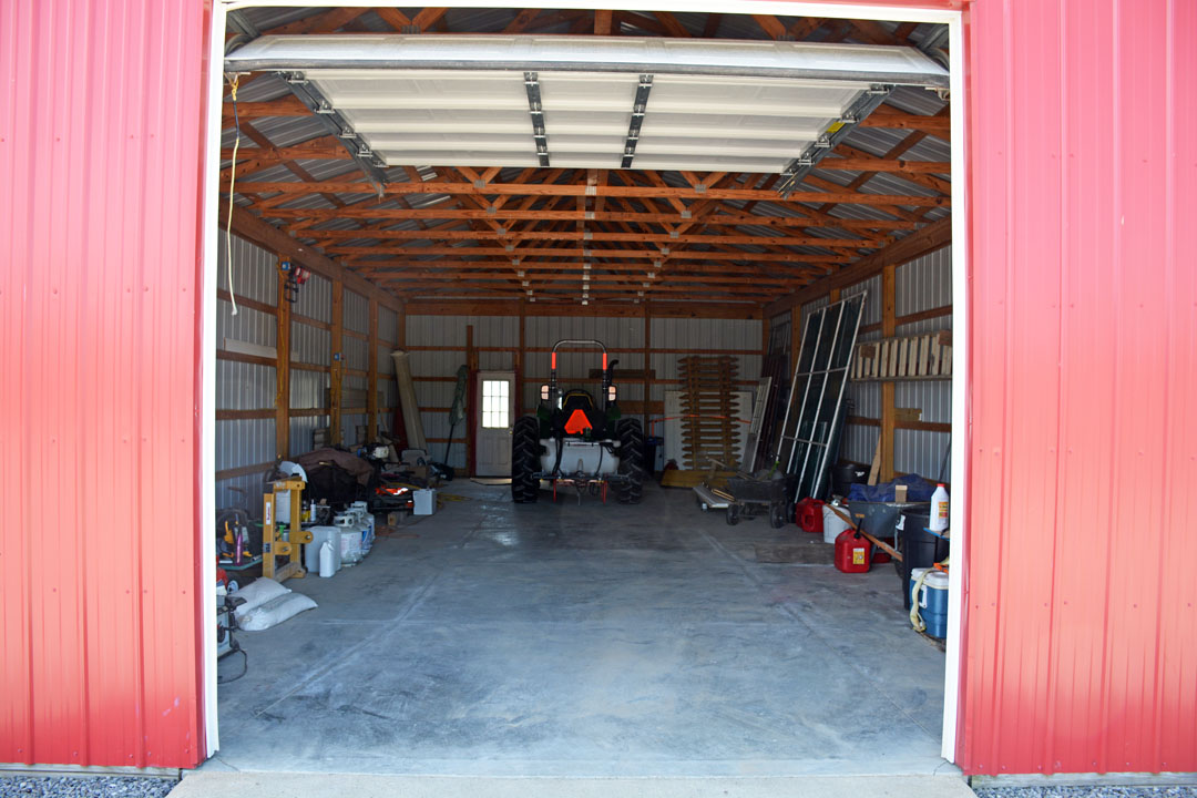 5689 Loveland Rd barn