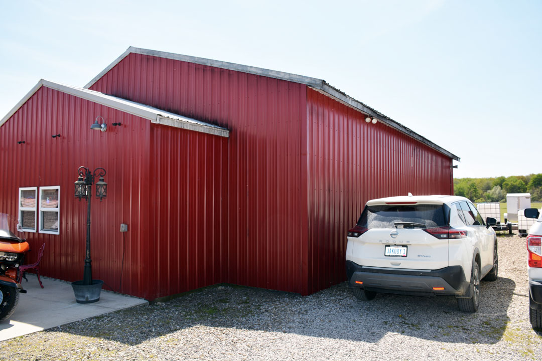 5689 Loveland Rd barn