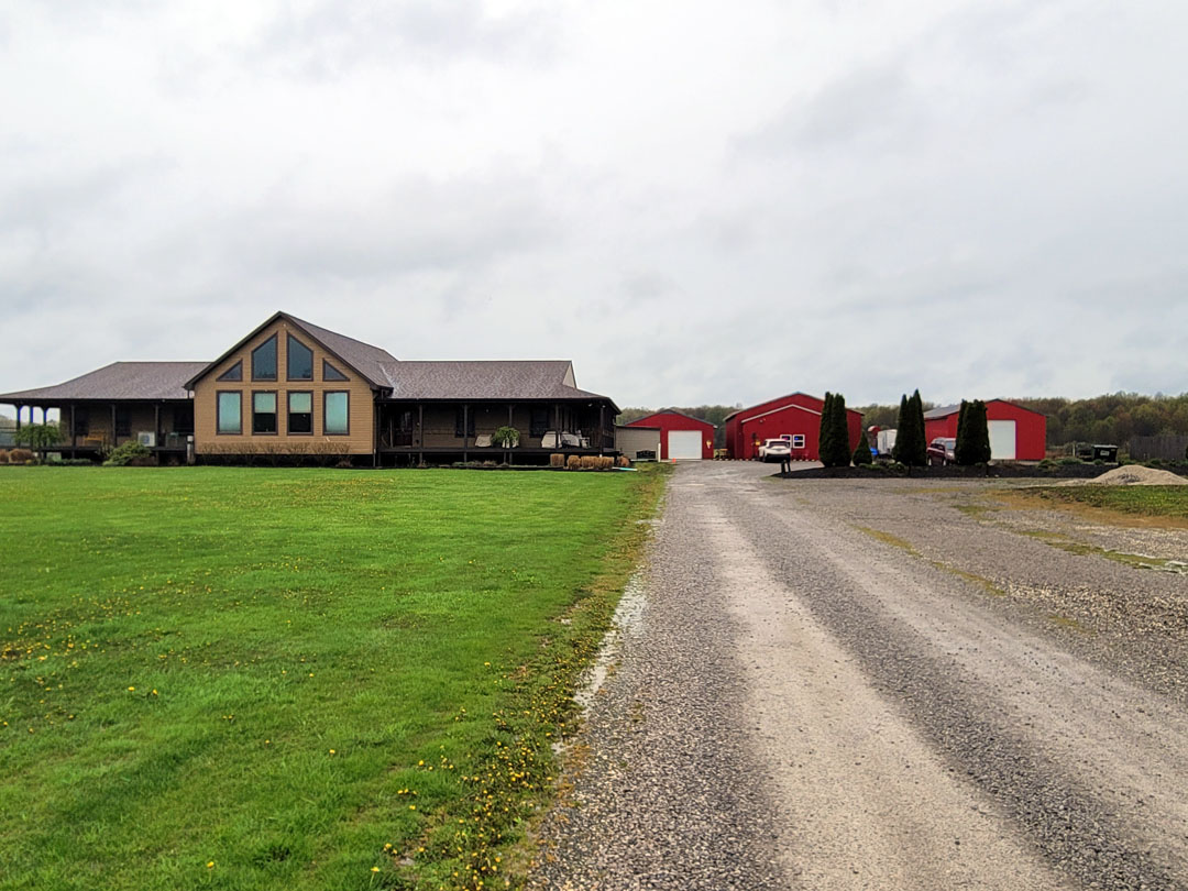5689 Loveland Rd front