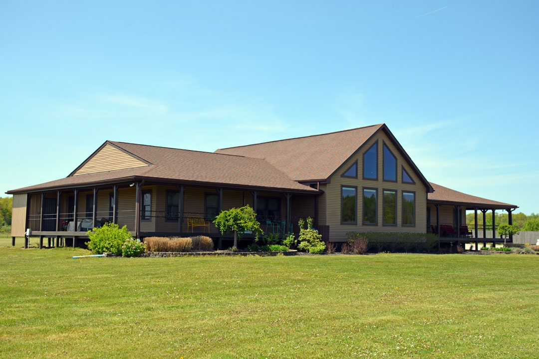 5689 Loveland Rd front