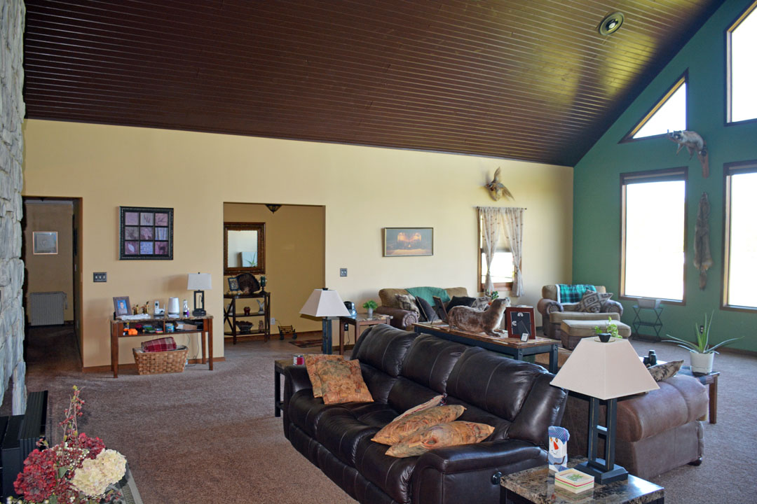 5689 Loveland Rd house