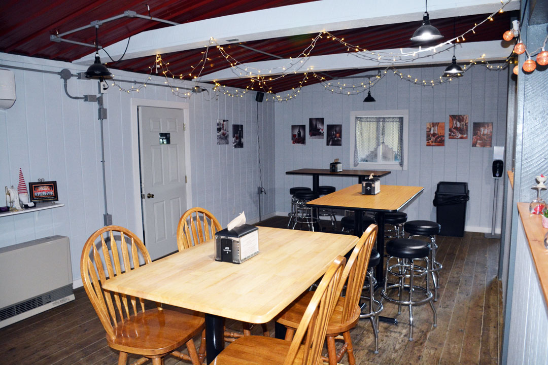5689 Loveland Rd indoor seating