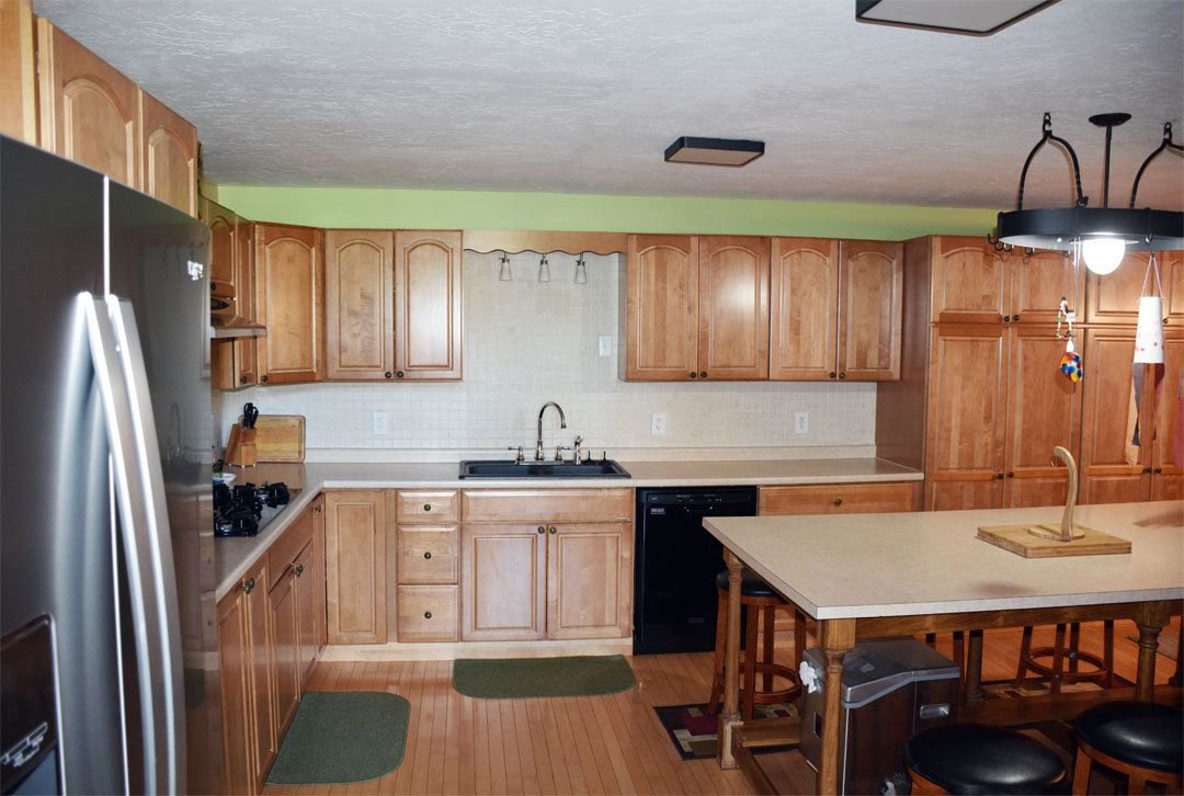 5689 Loveland Rd kitchen