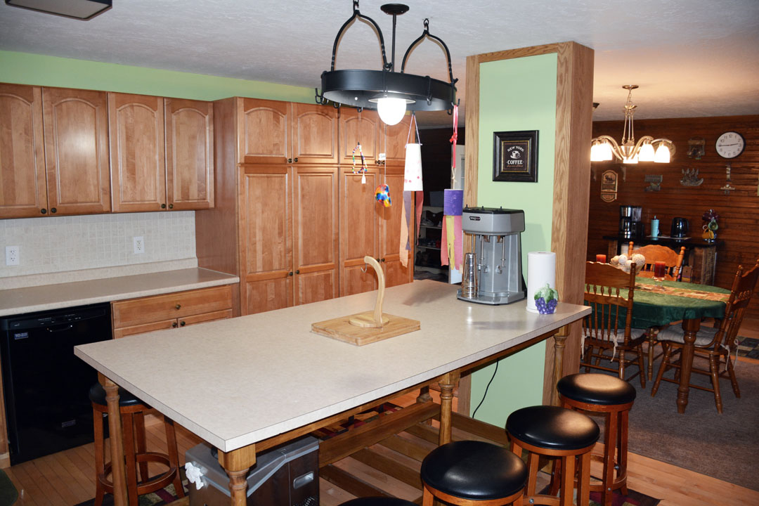 5689 Loveland Rd kitchen