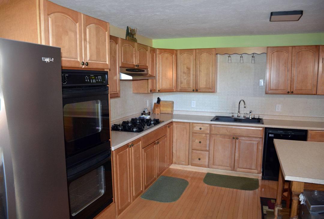 5689 Loveland Rd kitchen