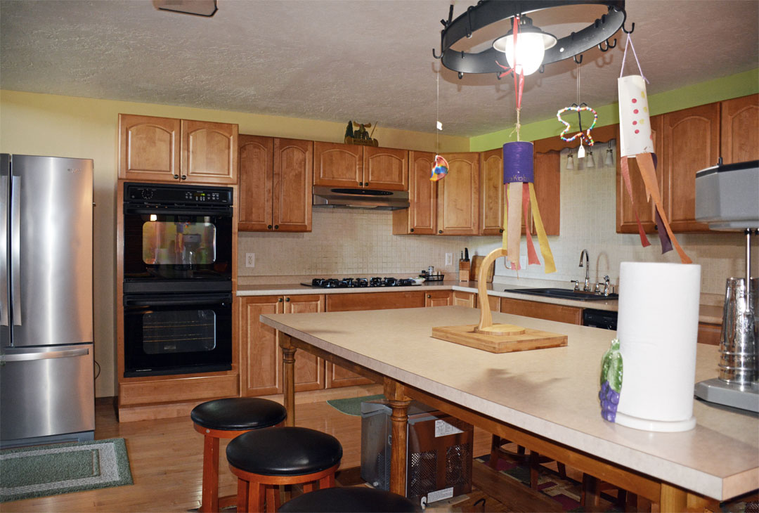 5689 Loveland Rd kitchen