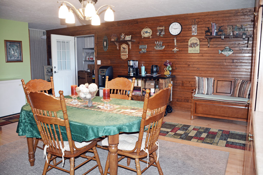5689 Loveland Rd kitchen