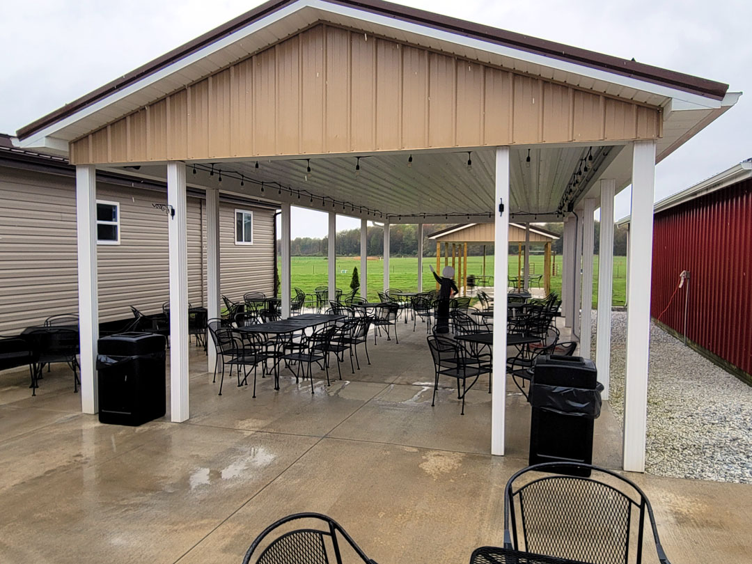 5689 Loveland Rd outdoor patio