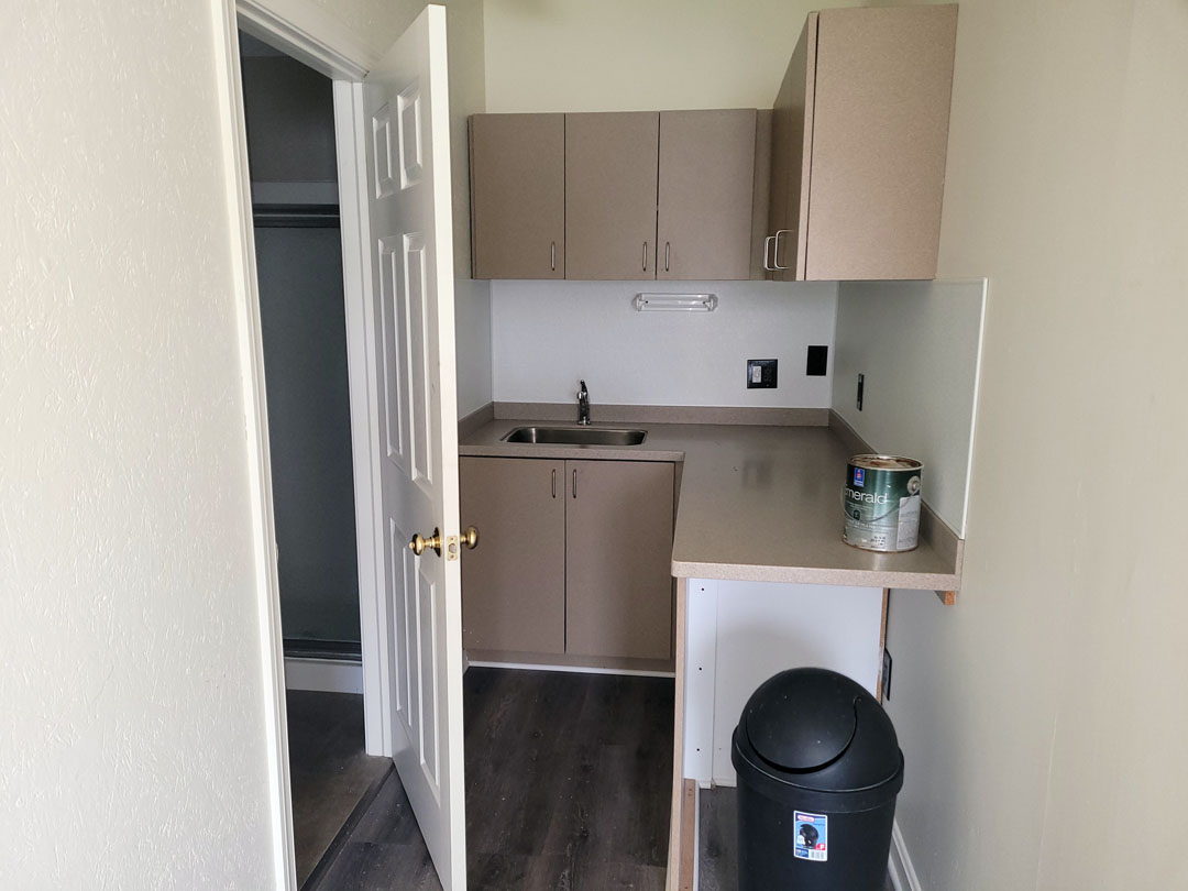 8408 Mayfield Kitchenette