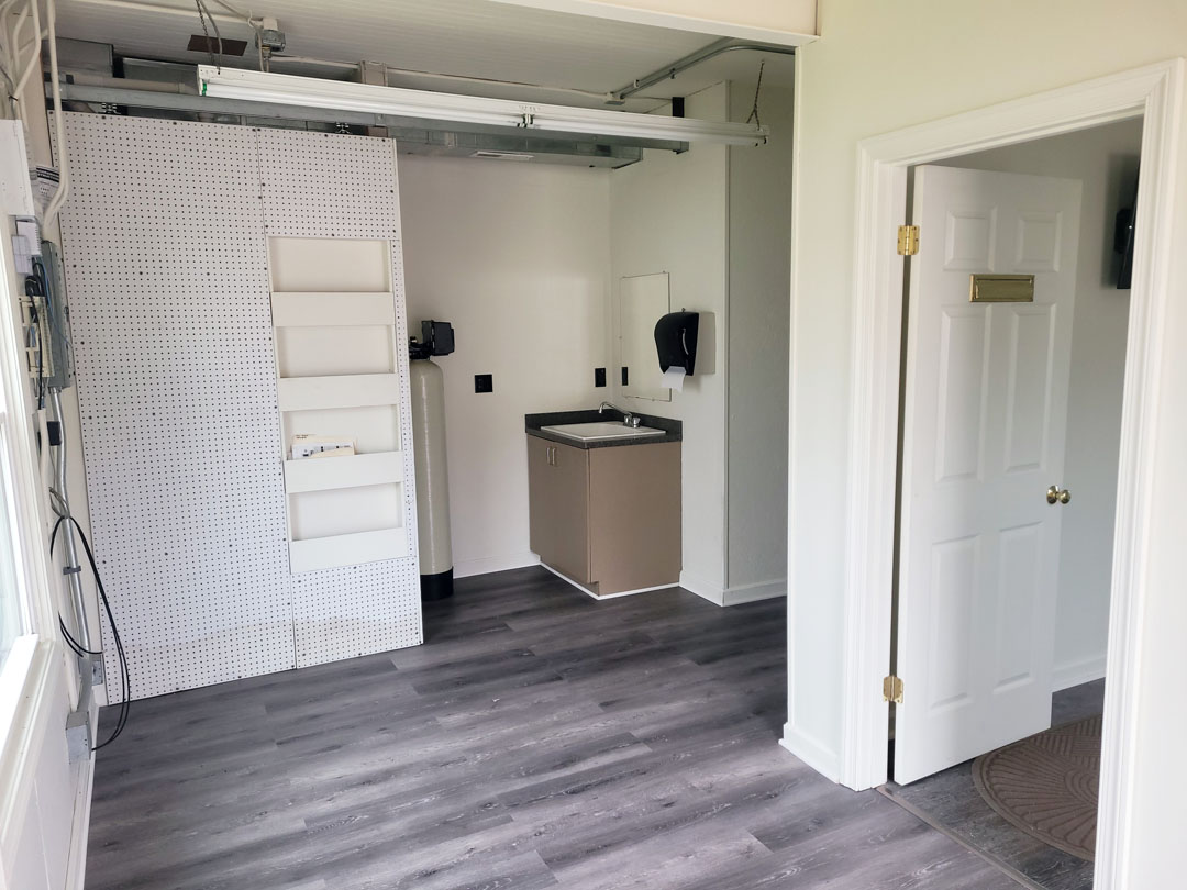 8408 Mayfield entry area