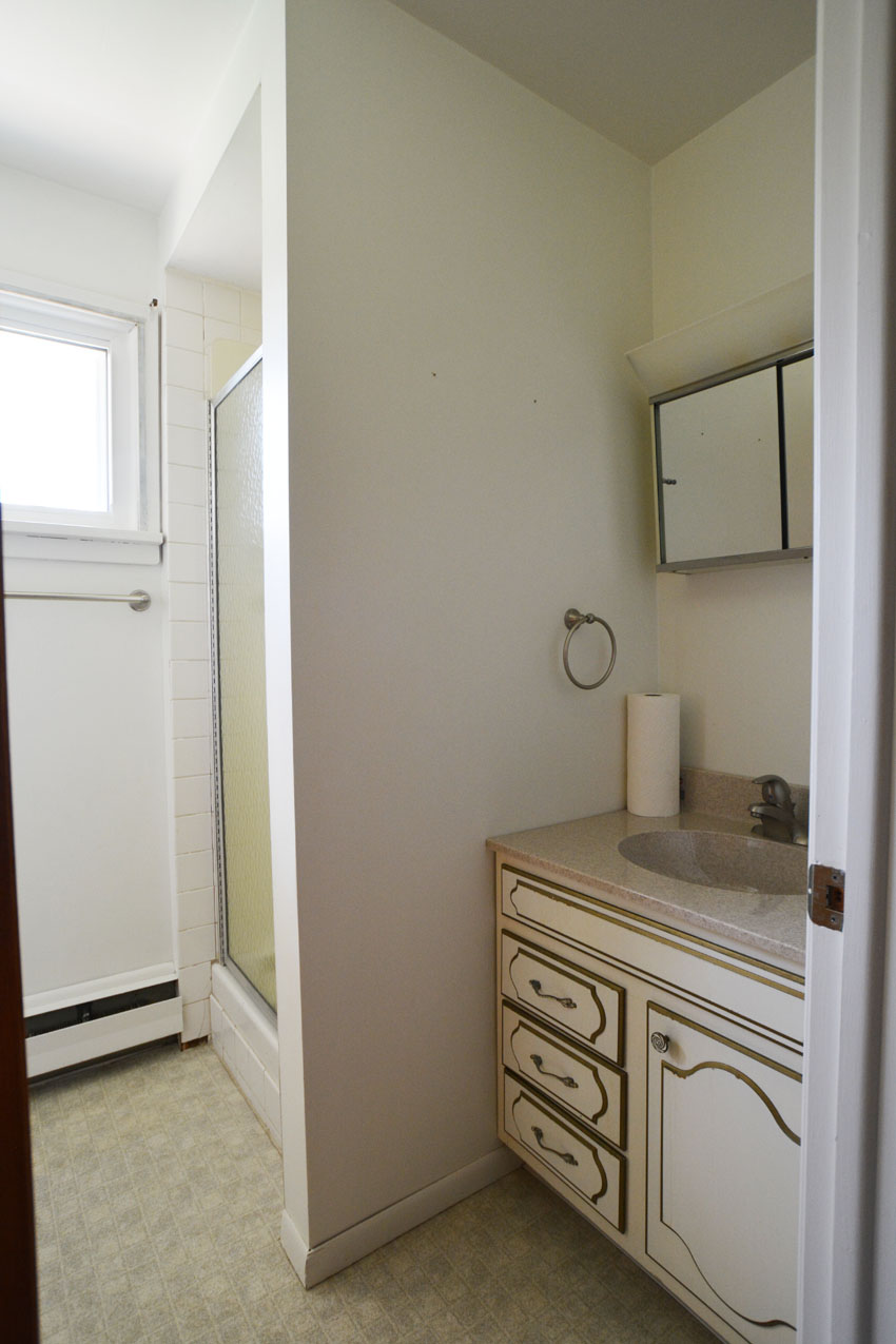 Full bath 2nd floor