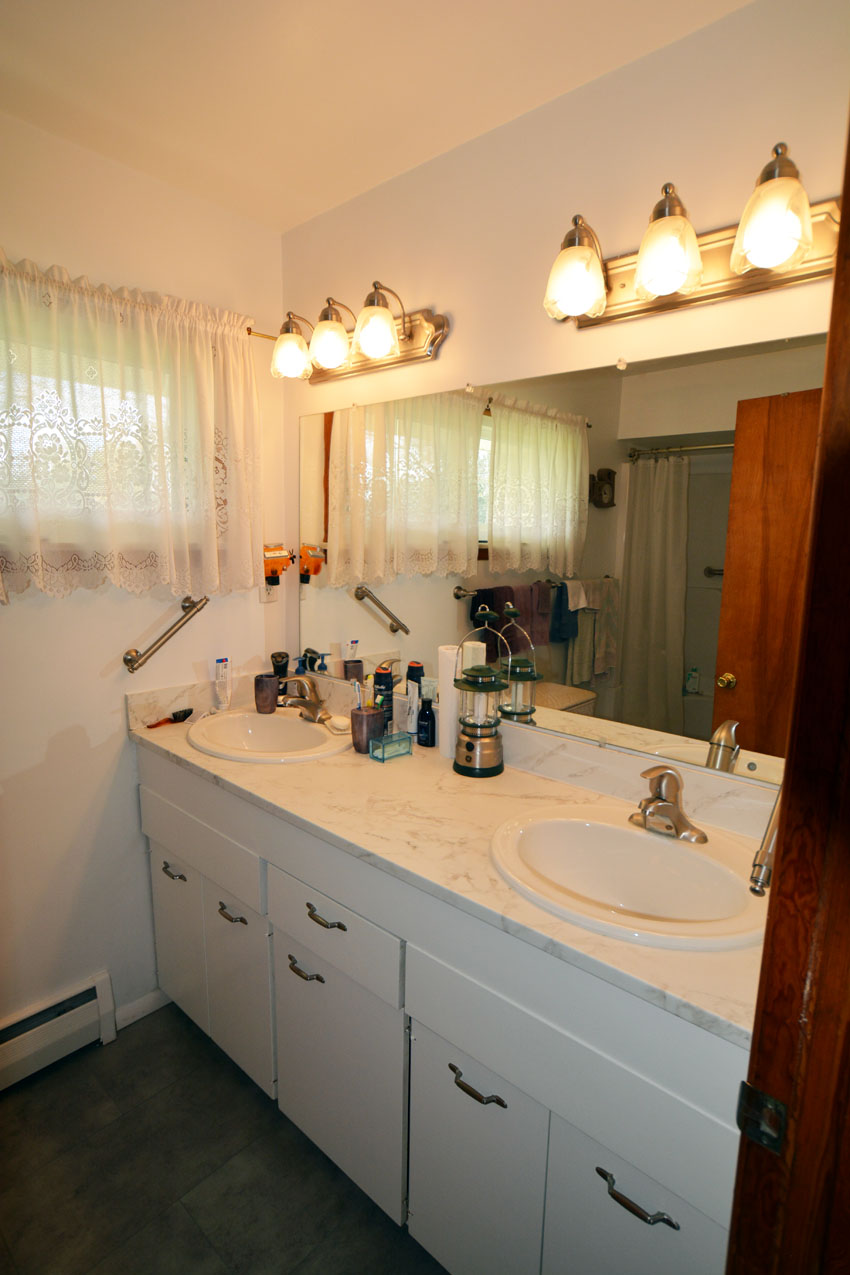 Full bath 1st floor