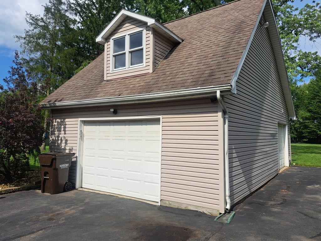 4016 St Rt 7 garage