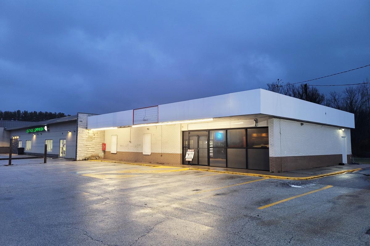 12535 GAR Hwy night view